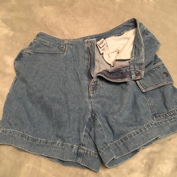 Size 8 jean shorts - Picture 3 of 3